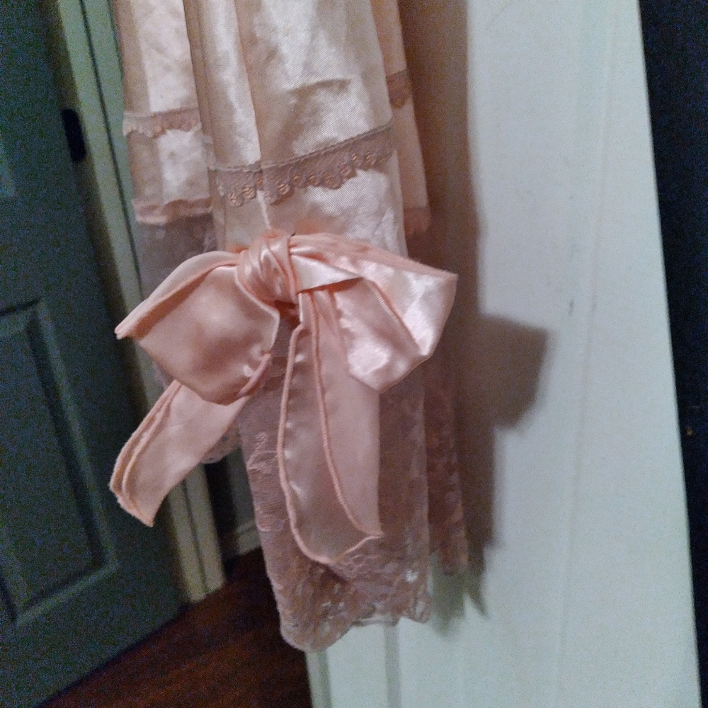 Ladies Gown & Robe set - Picture 3 of 3